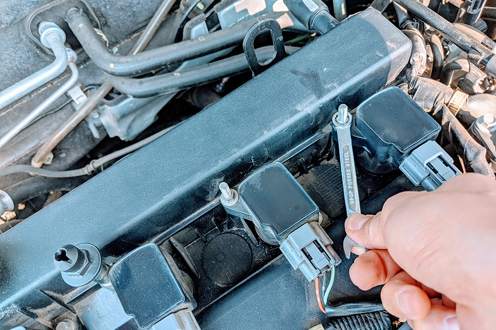 remove ignition coil screw